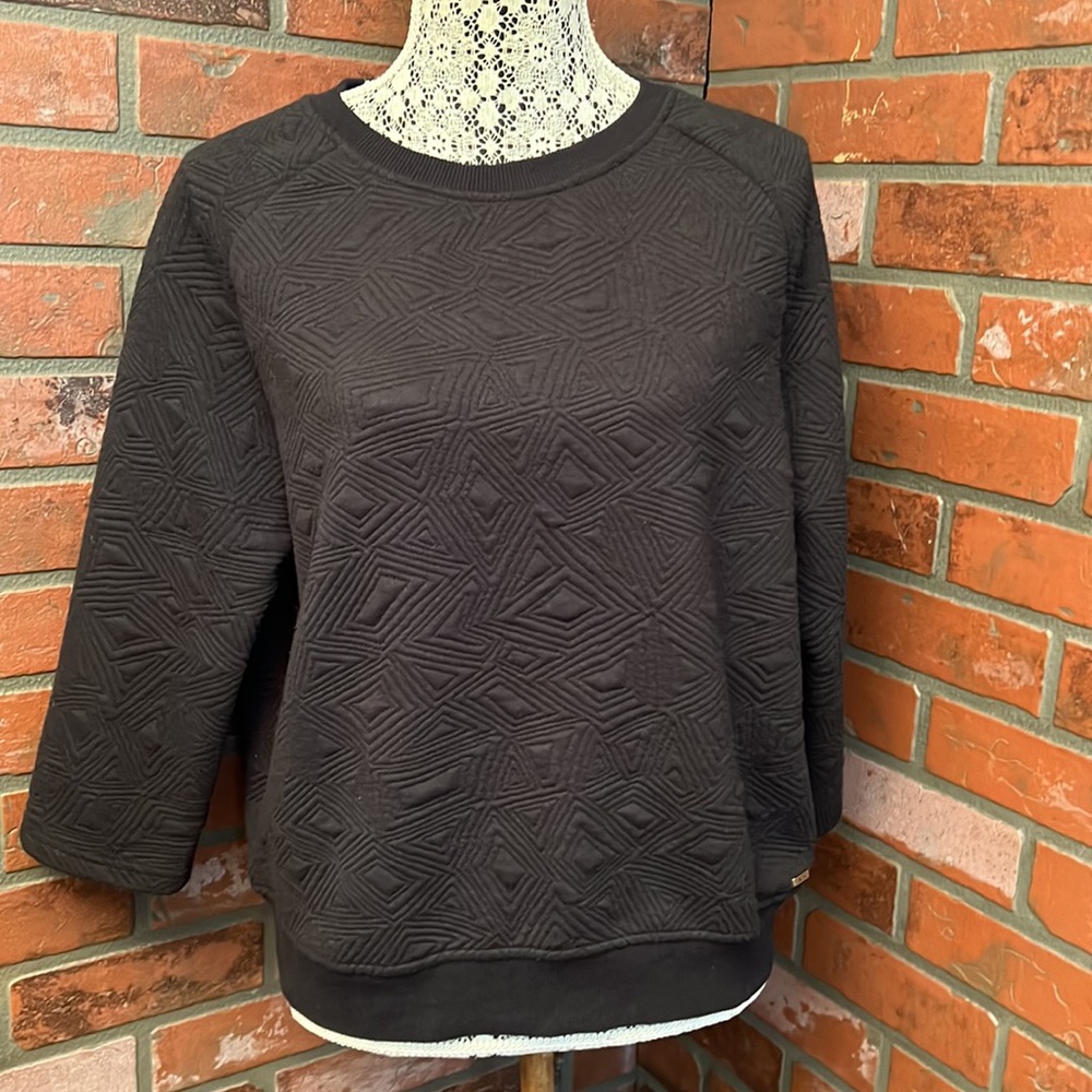 BCBGMaxazria Black Geometric Shaped Pullover with cropped sleeves